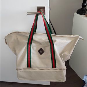 Weekender bag with 3 extra storage bags